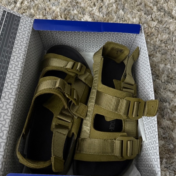 Birkenstock sandals men size 9 us. - Picture 11 of 11